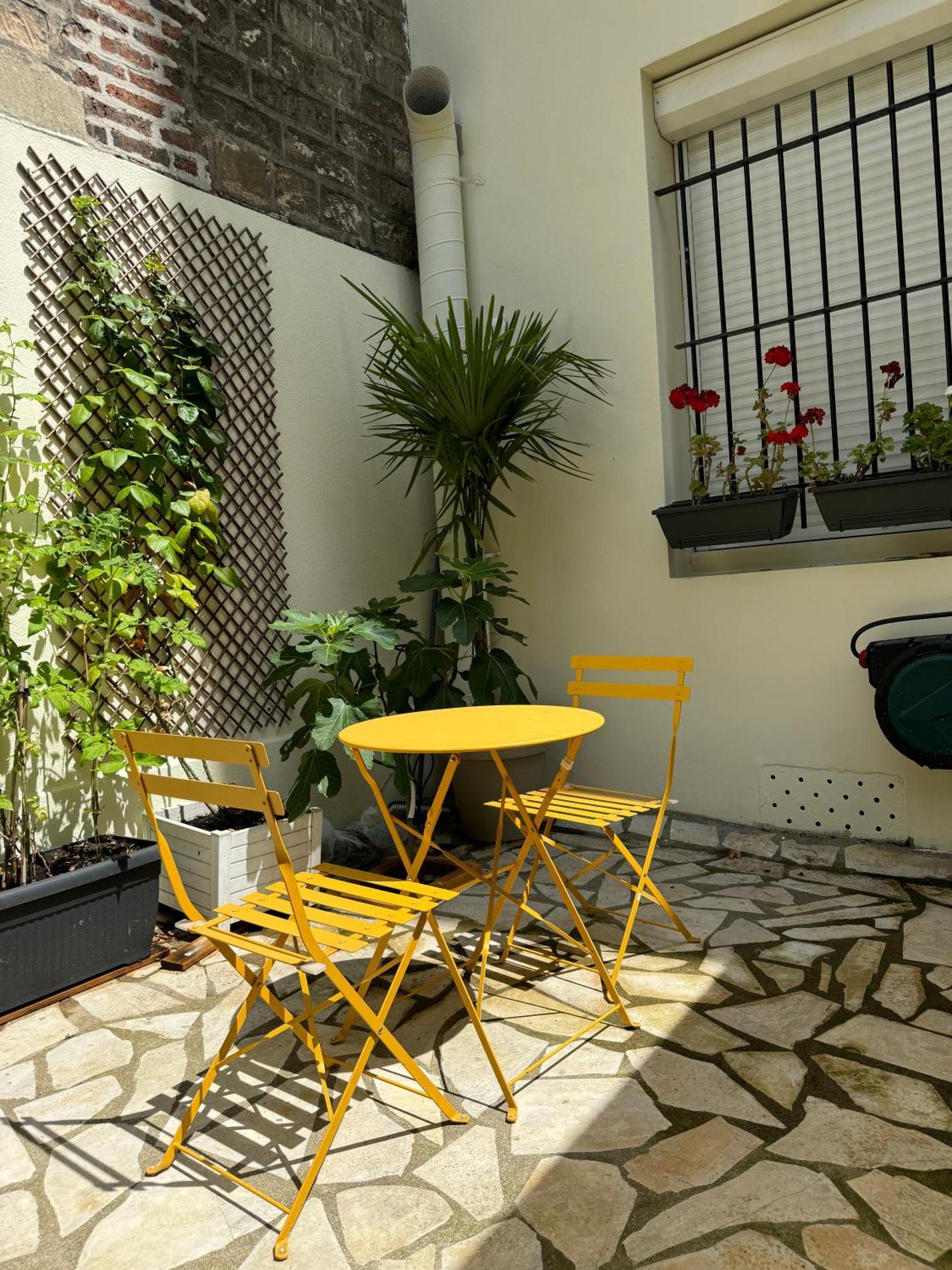 Hipotel Lilas Gambetta Paris Exterior photo