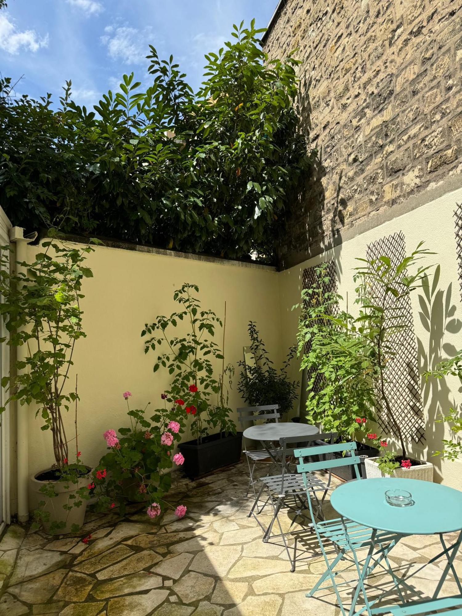 Hipotel Lilas Gambetta Paris Exterior photo