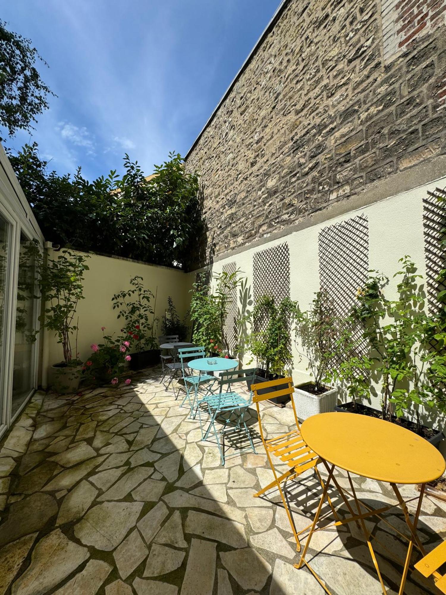 Hipotel Lilas Gambetta Paris Exterior photo