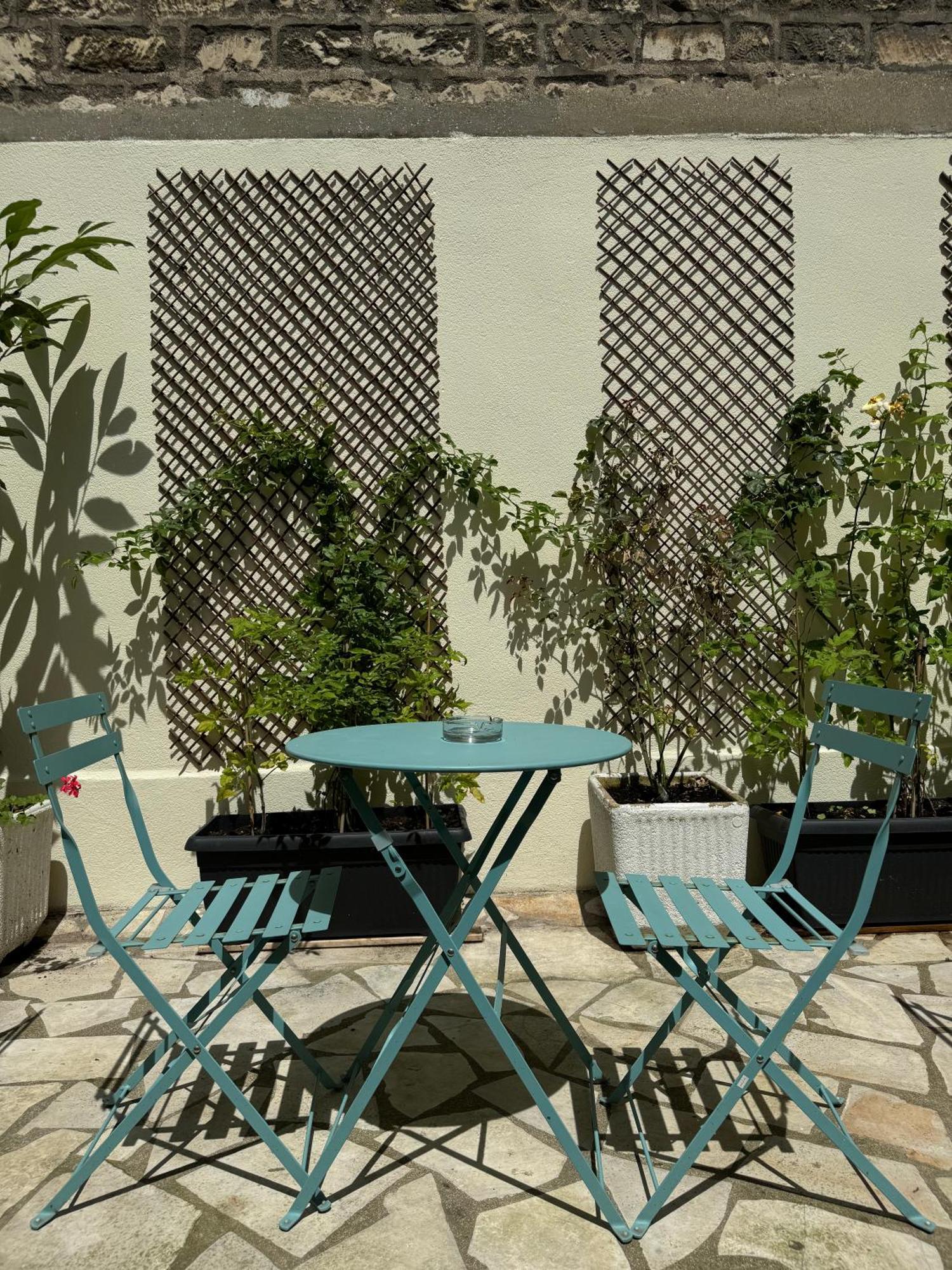 Hipotel Lilas Gambetta Paris Exterior photo