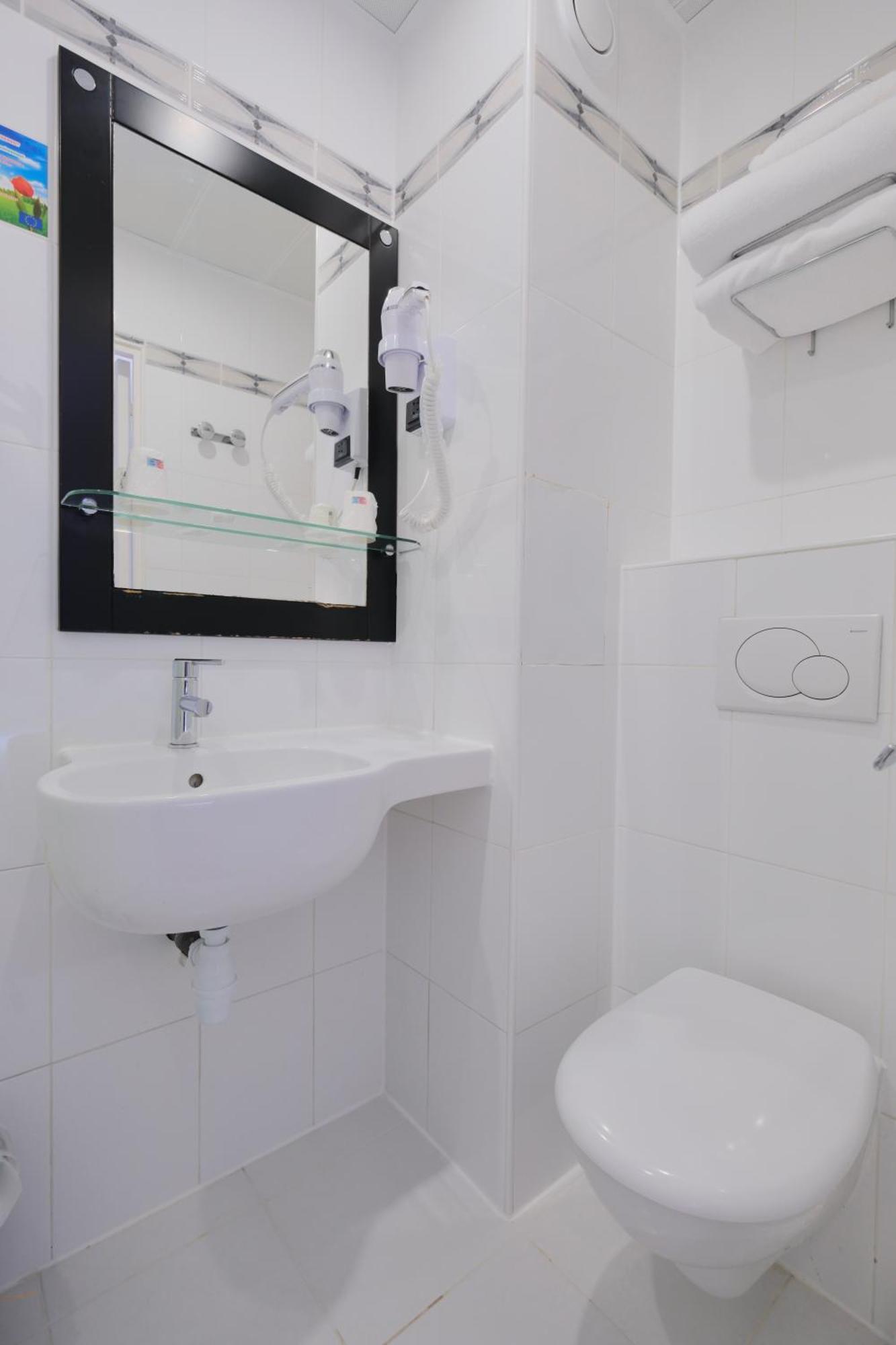 Hipotel Lilas Gambetta Paris Exterior photo